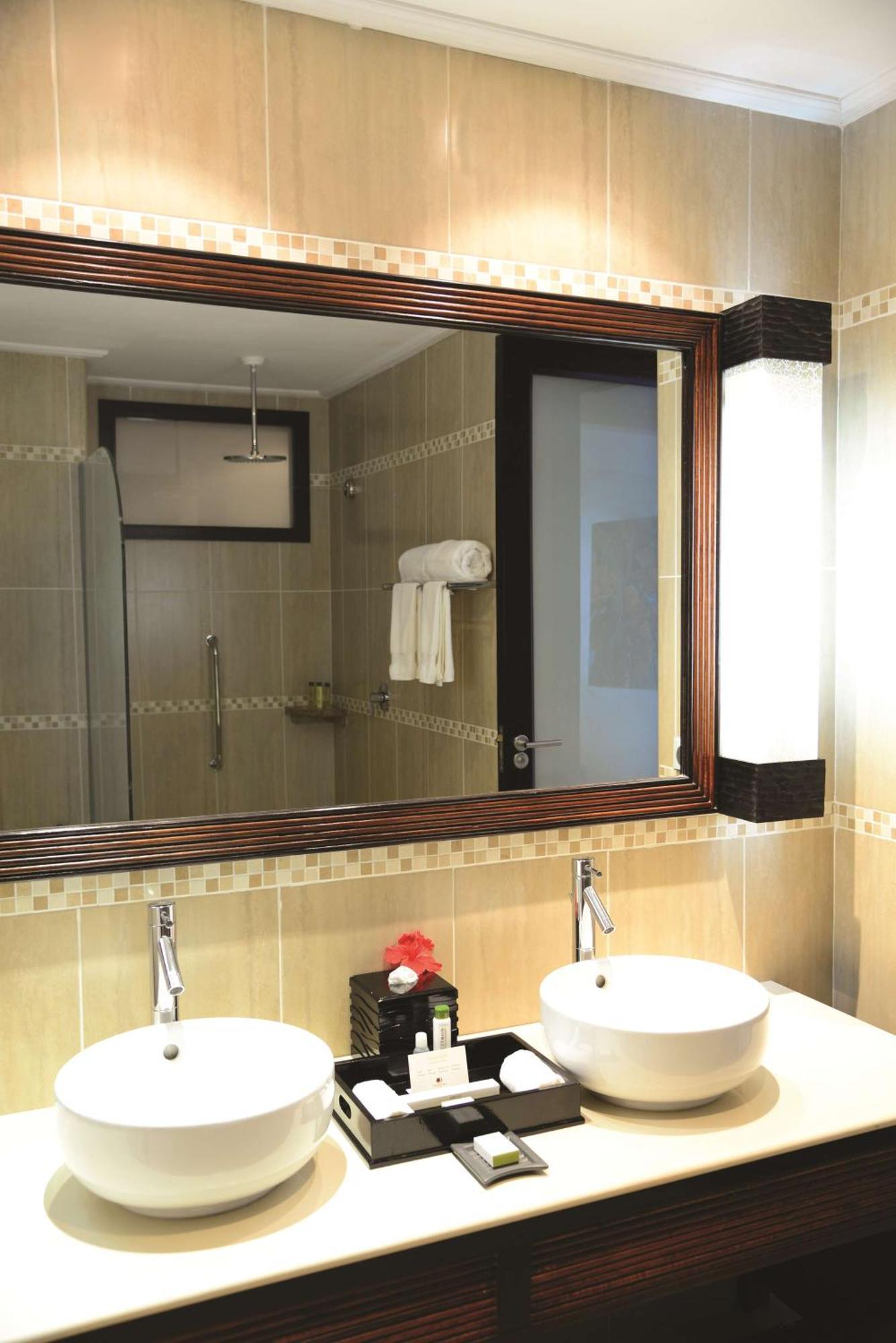 Doubletree By Hilton Seychelles Allamanda Resort & Spa Takamaka Exterior foto