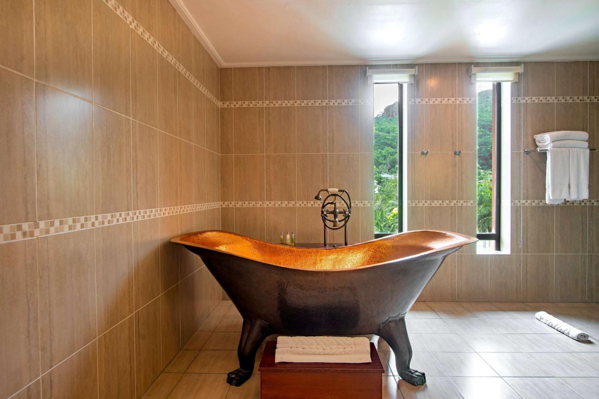 Doubletree By Hilton Seychelles Allamanda Resort & Spa Takamaka Exterior foto