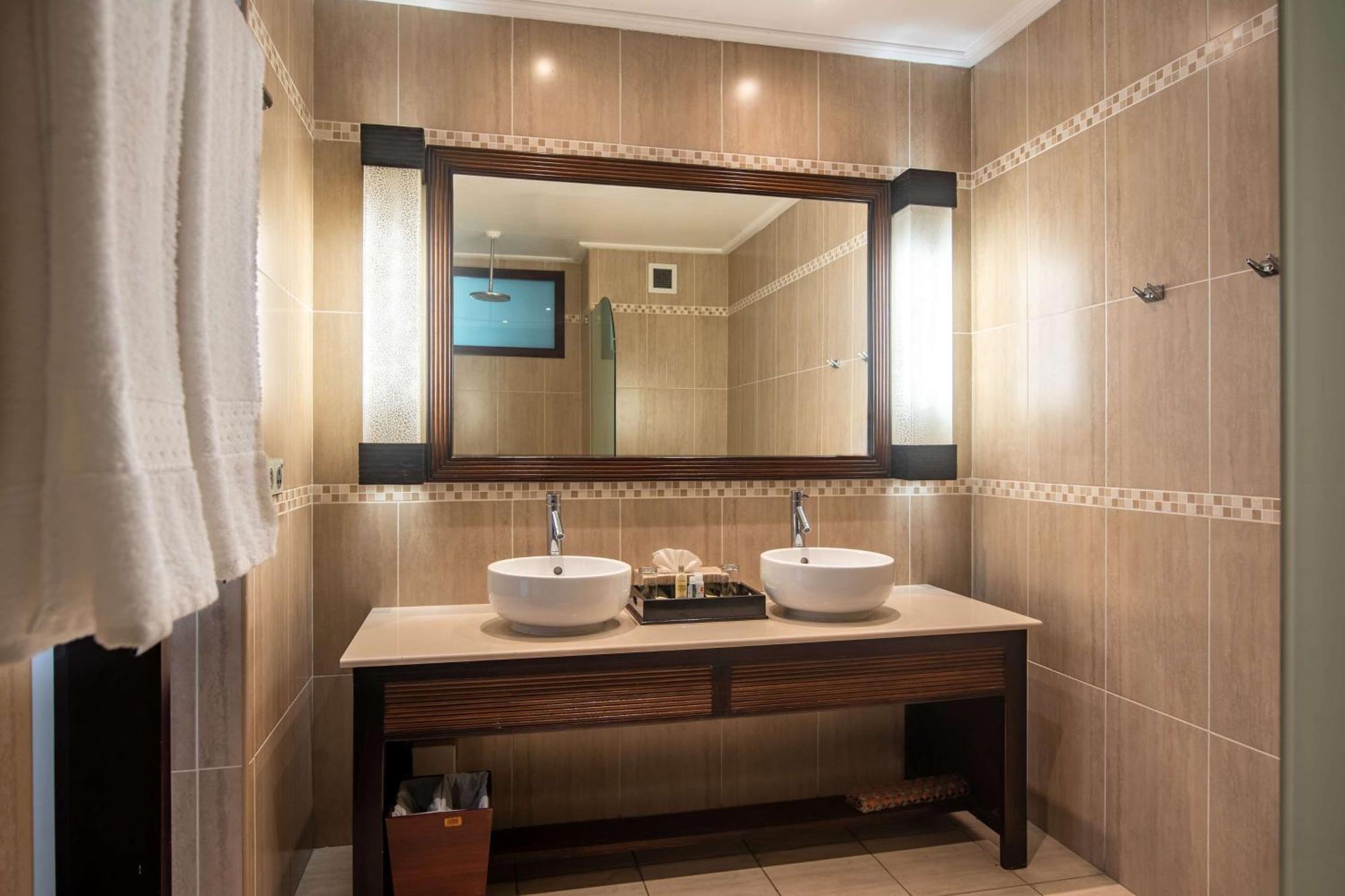 Doubletree By Hilton Seychelles Allamanda Resort & Spa Takamaka Exterior foto