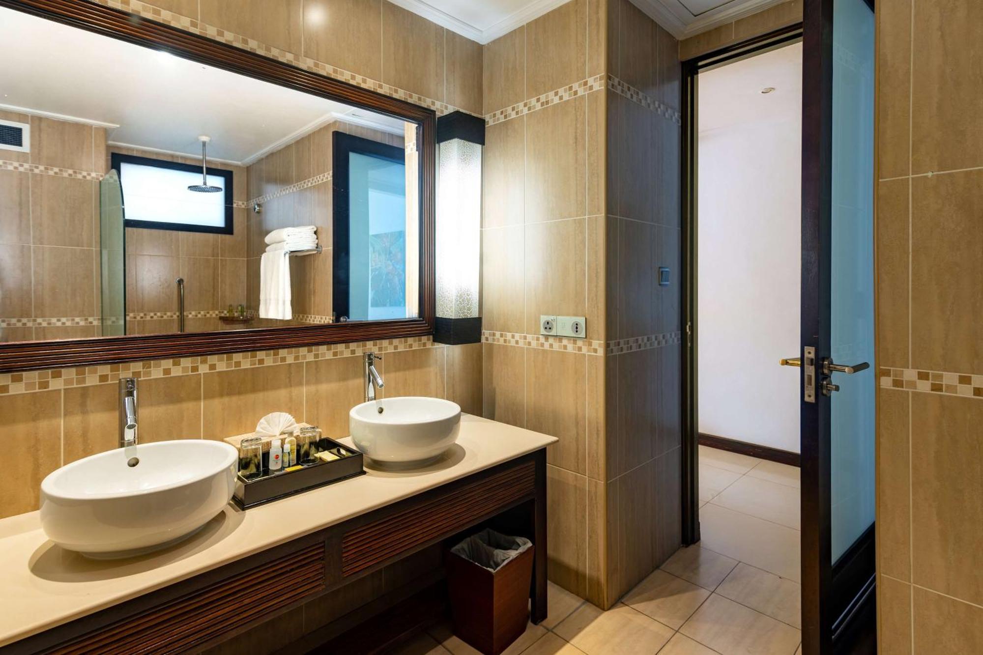 Doubletree By Hilton Seychelles Allamanda Resort & Spa Takamaka Exterior foto