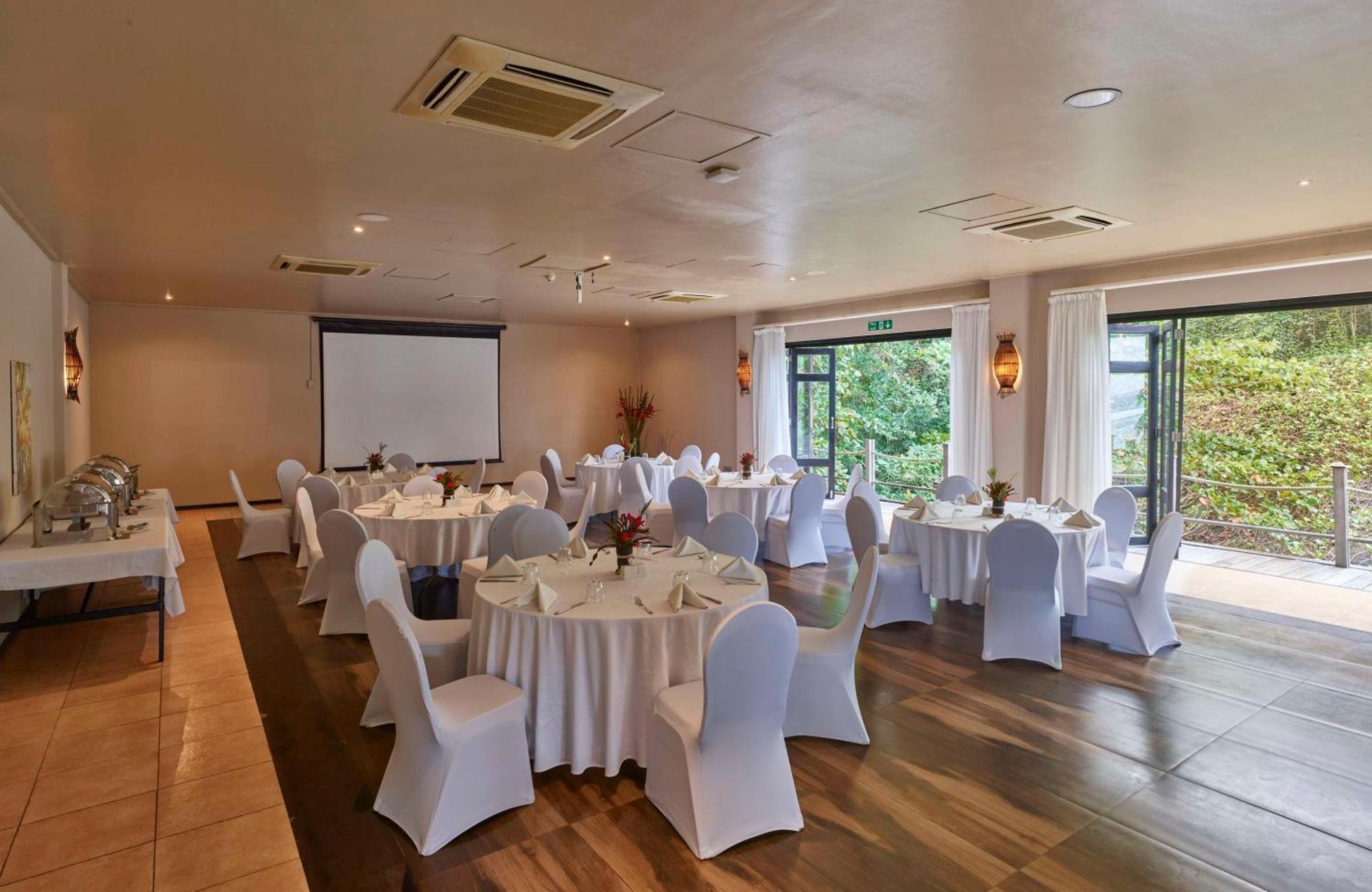 Doubletree By Hilton Seychelles Allamanda Resort & Spa Takamaka Exterior foto