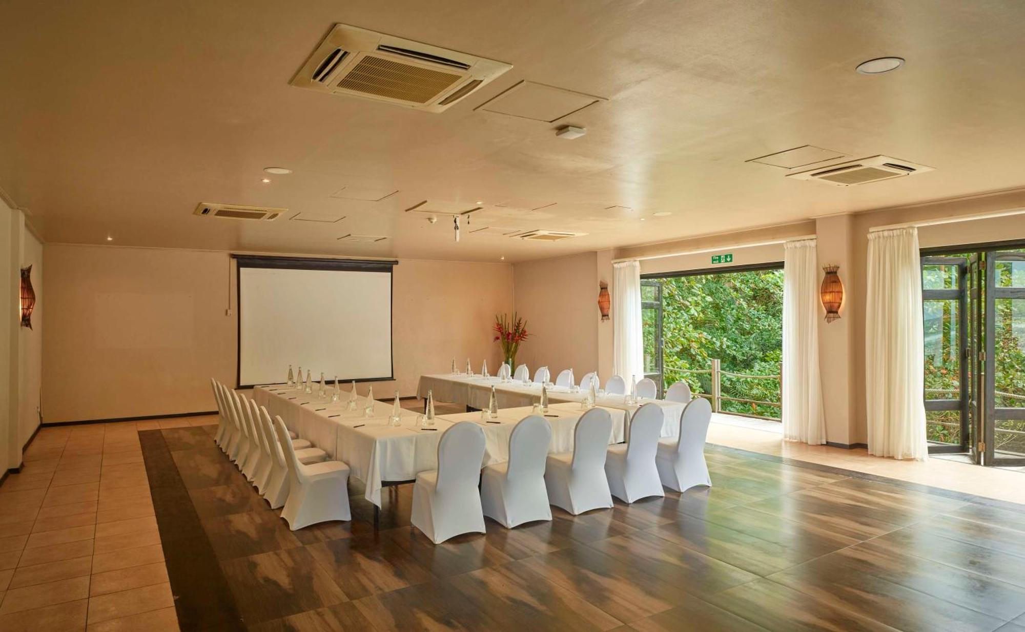 Doubletree By Hilton Seychelles Allamanda Resort & Spa Takamaka Exterior foto