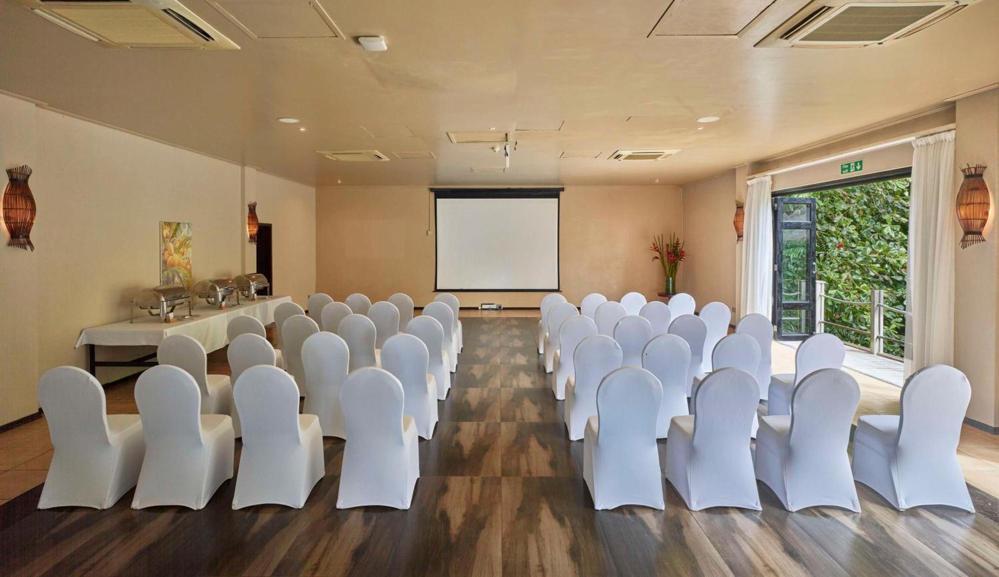 Doubletree By Hilton Seychelles Allamanda Resort & Spa Takamaka Exterior foto