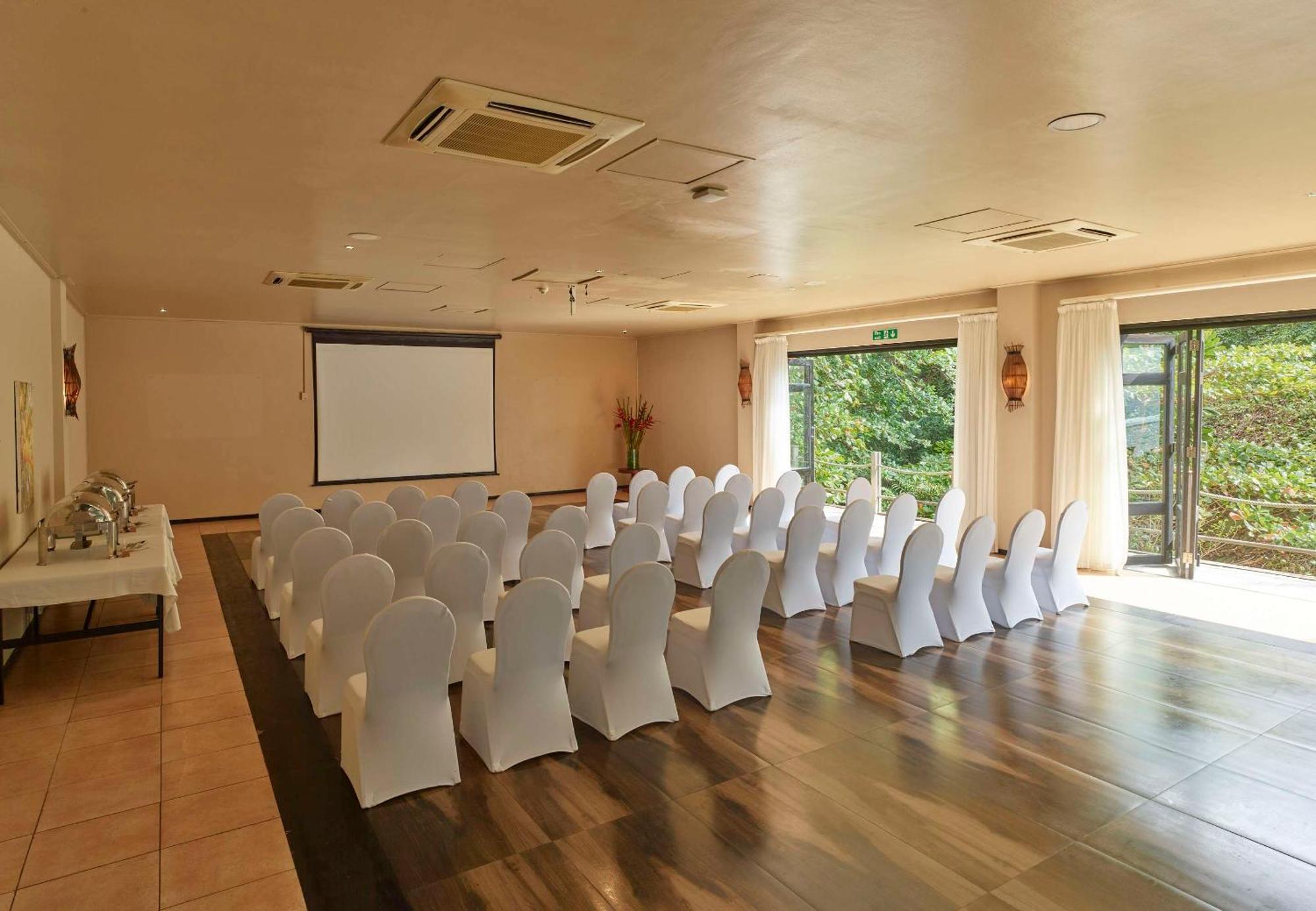 Doubletree By Hilton Seychelles Allamanda Resort & Spa Takamaka Exterior foto